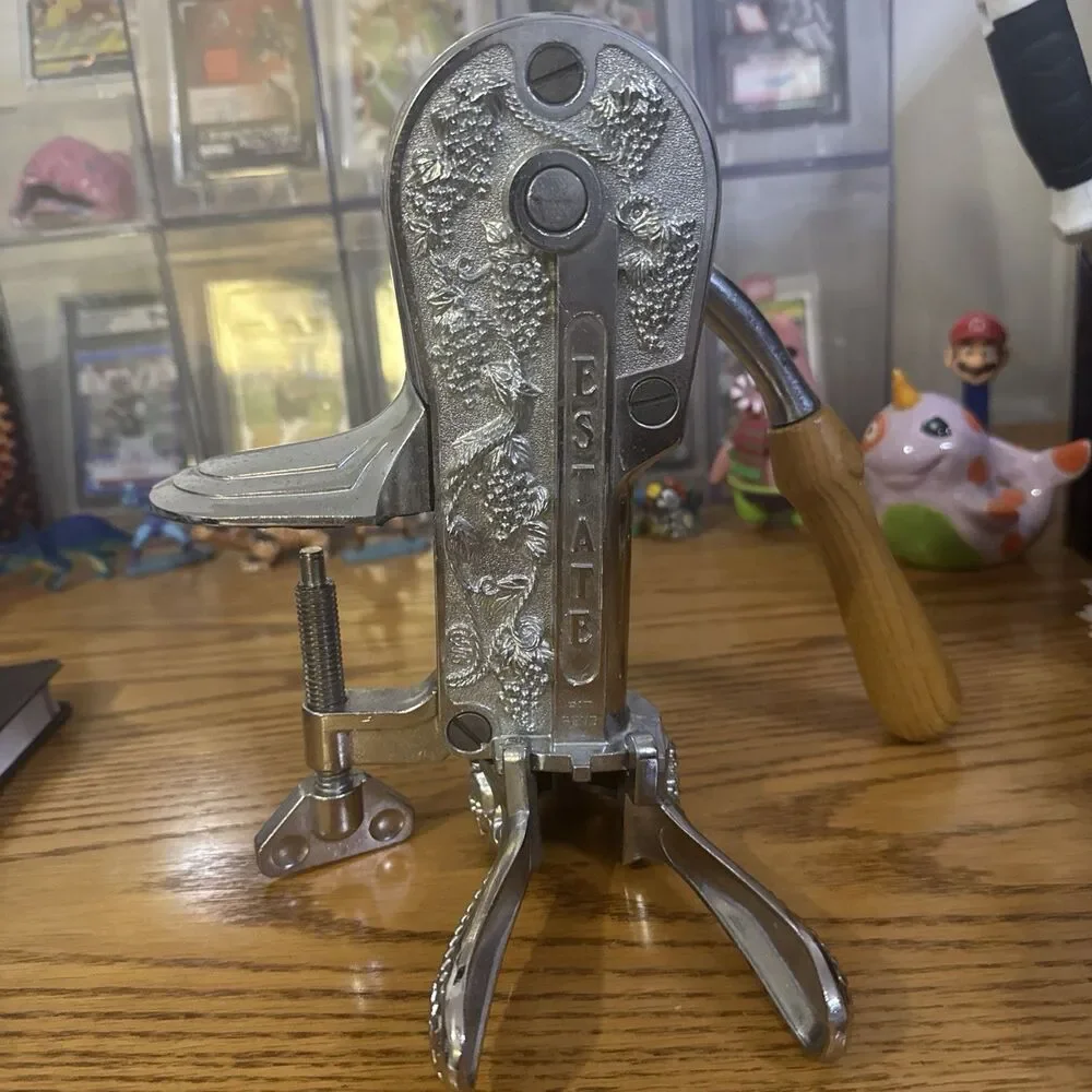 Vintage Rogar Estate Table Top Clamp Wine Bottle Opener Corkscrew Wooden Handle